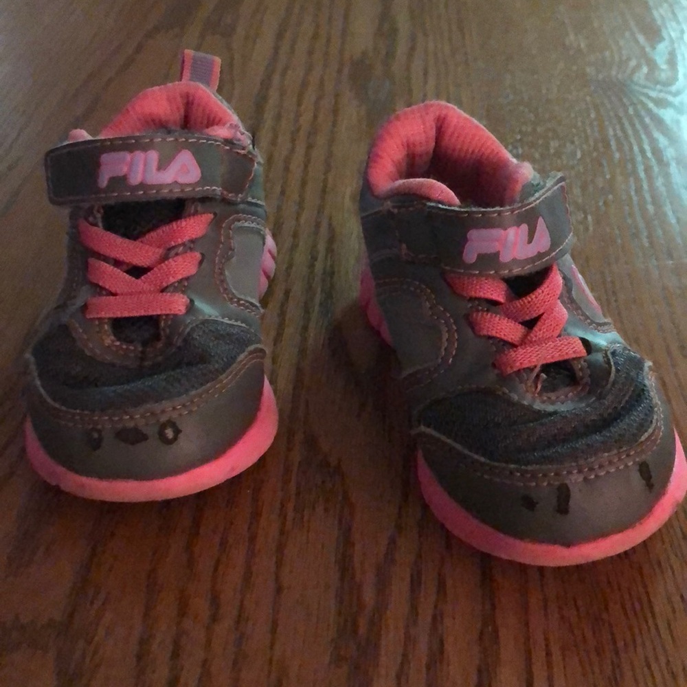 Girls tennis shoes